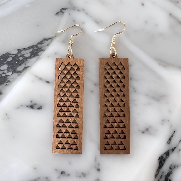⭐️ 5 for $25 Natural Wood Brown Painted Lightweight Carved Earrings - Picture 1 of 7